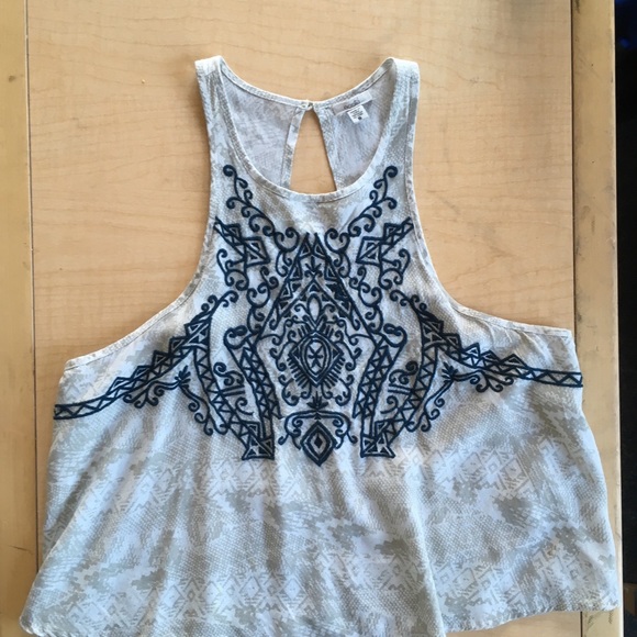 Urban Outfitters Crop - Picture 2 of 5